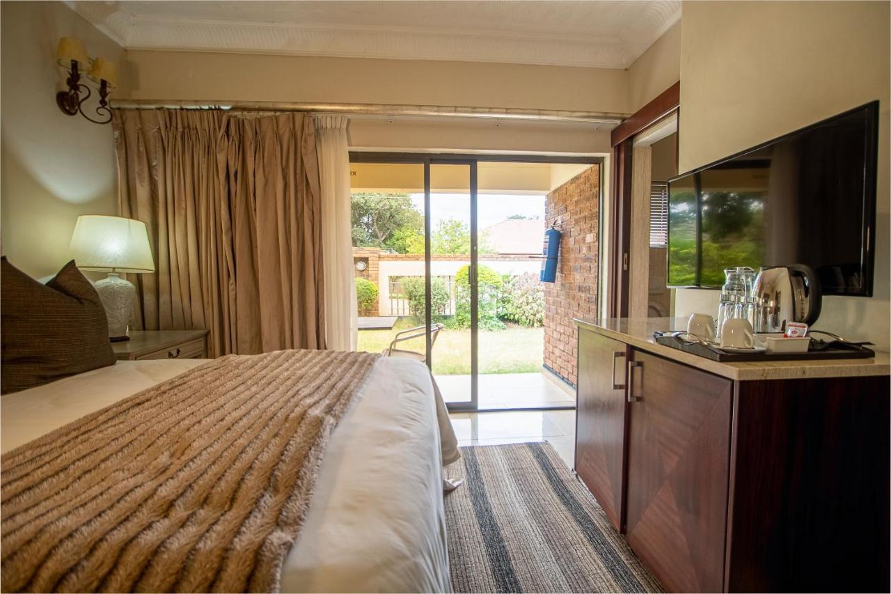 The Victoria Falls Deluxe Suites Exterior photo
