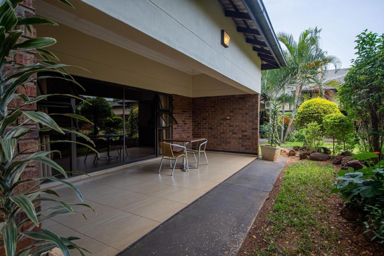 The Victoria Falls Deluxe Suites Exterior photo