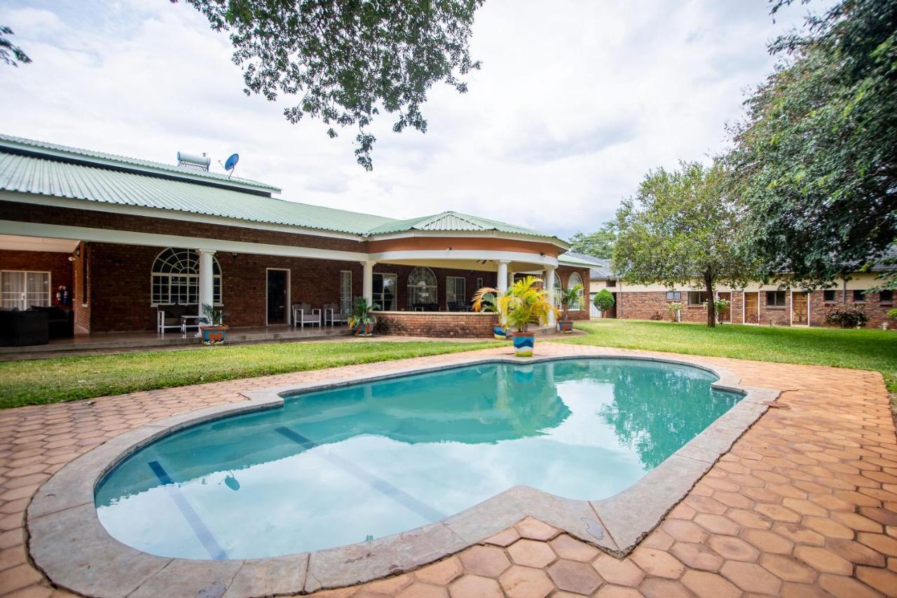The Victoria Falls Deluxe Suites Exterior photo