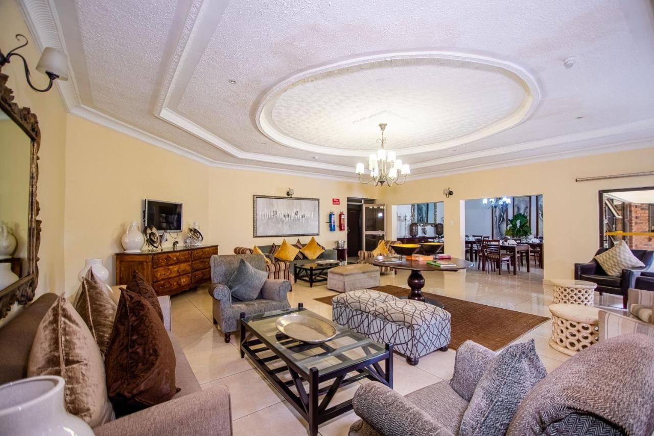 The Victoria Falls Deluxe Suites Exterior photo
