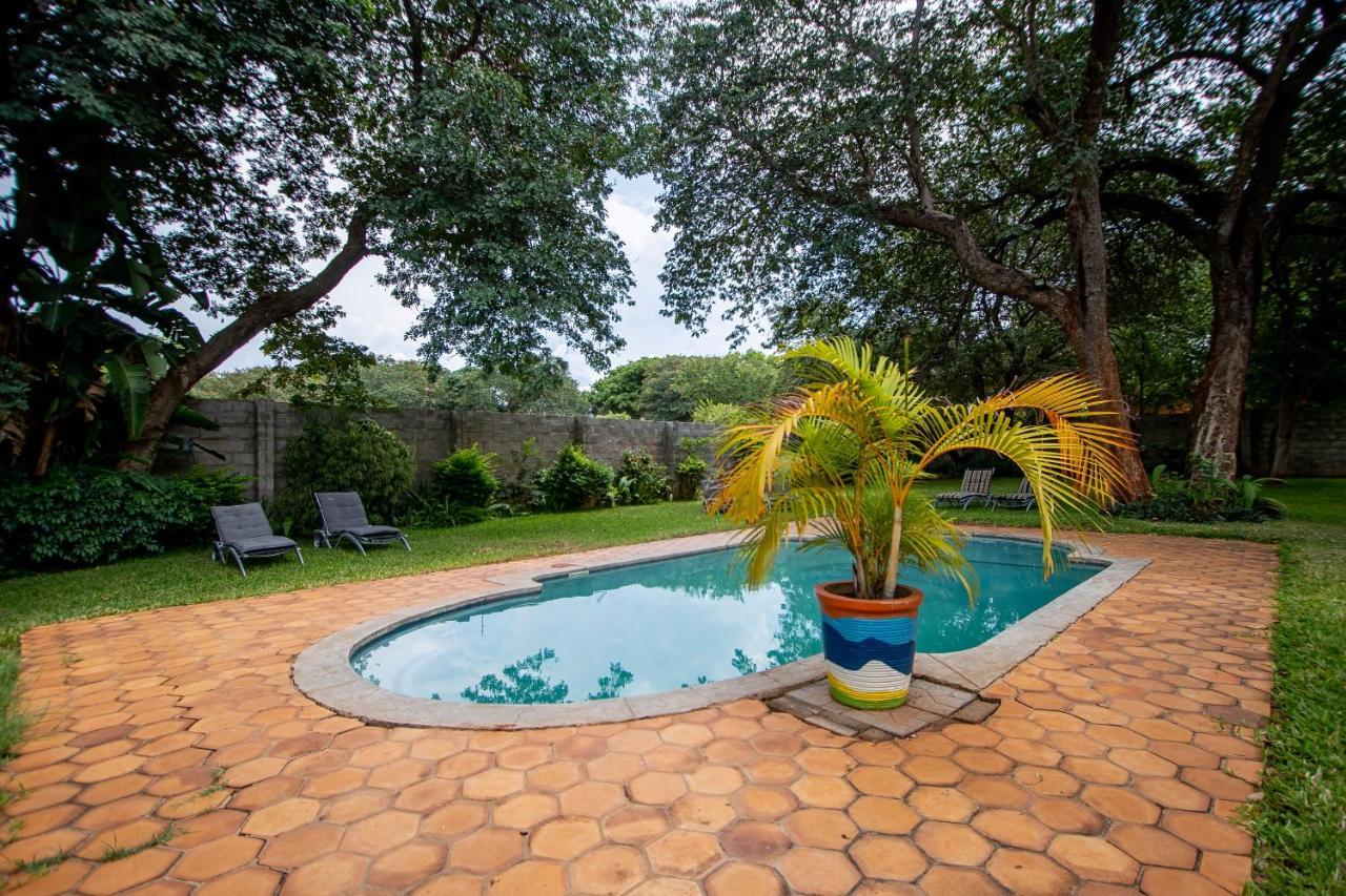 The Victoria Falls Deluxe Suites Exterior photo