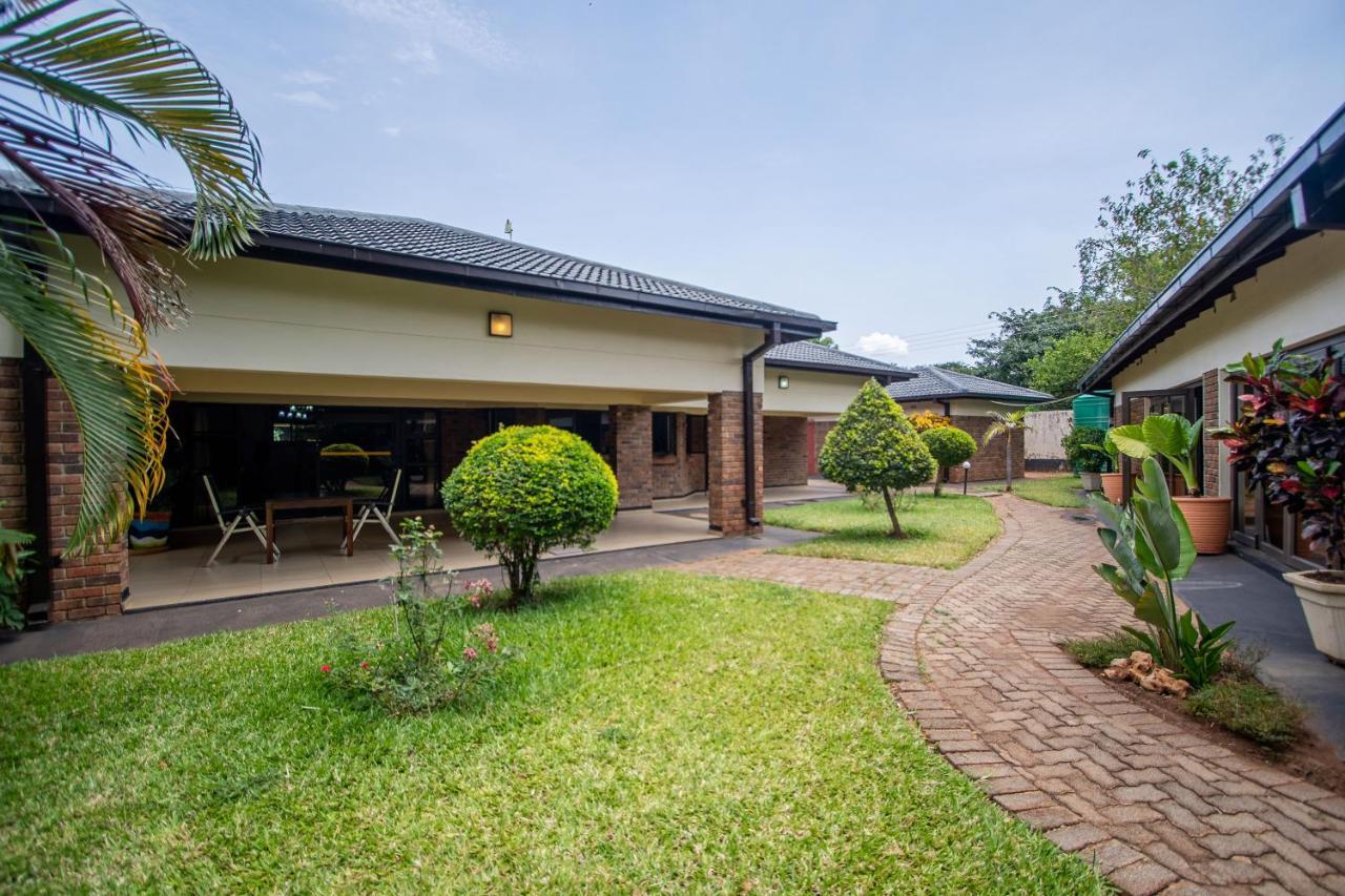 The Victoria Falls Deluxe Suites Exterior photo