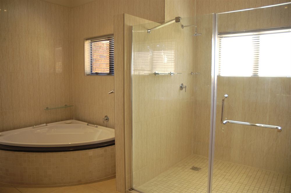 The Victoria Falls Deluxe Suites Exterior photo