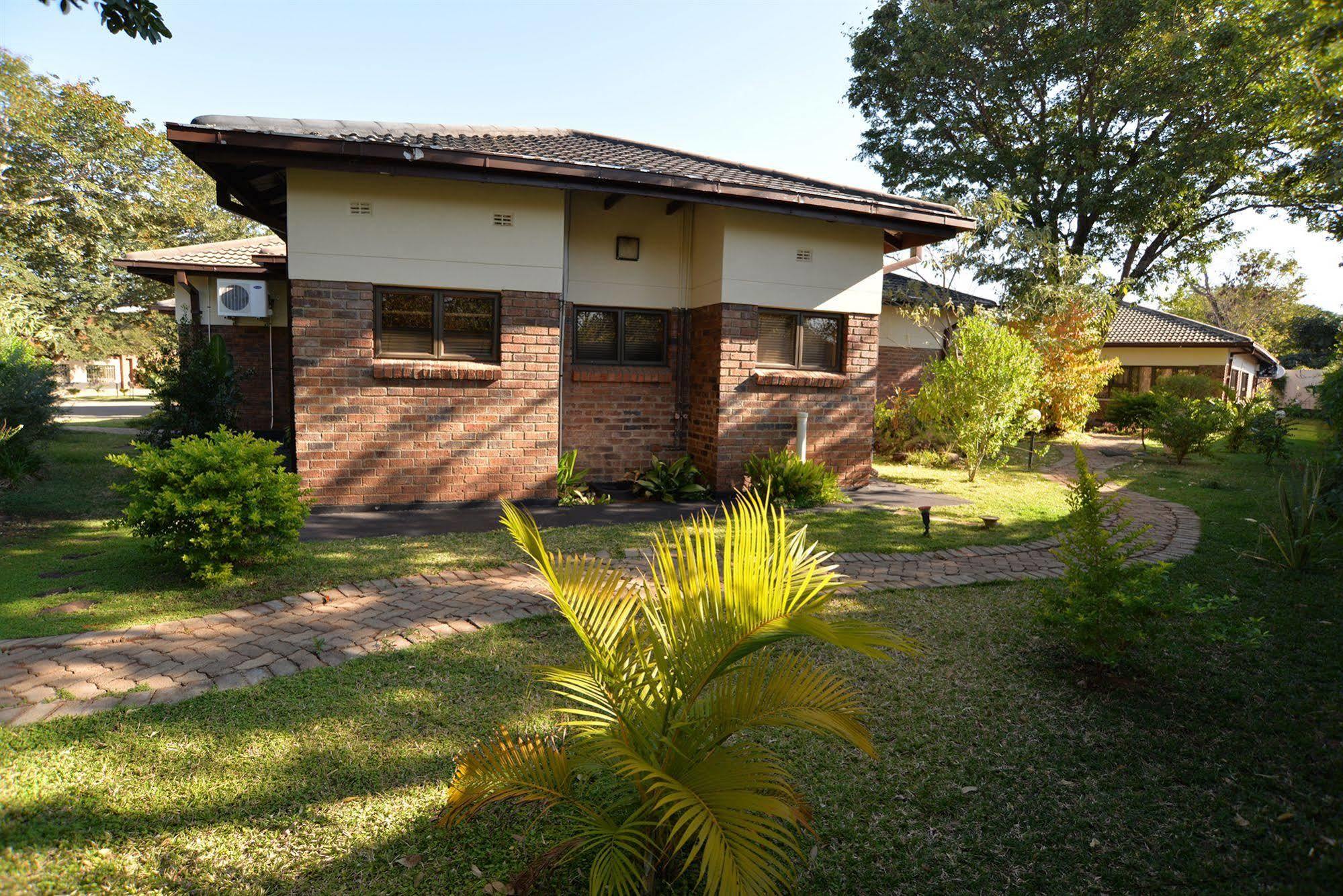 The Victoria Falls Deluxe Suites Exterior photo