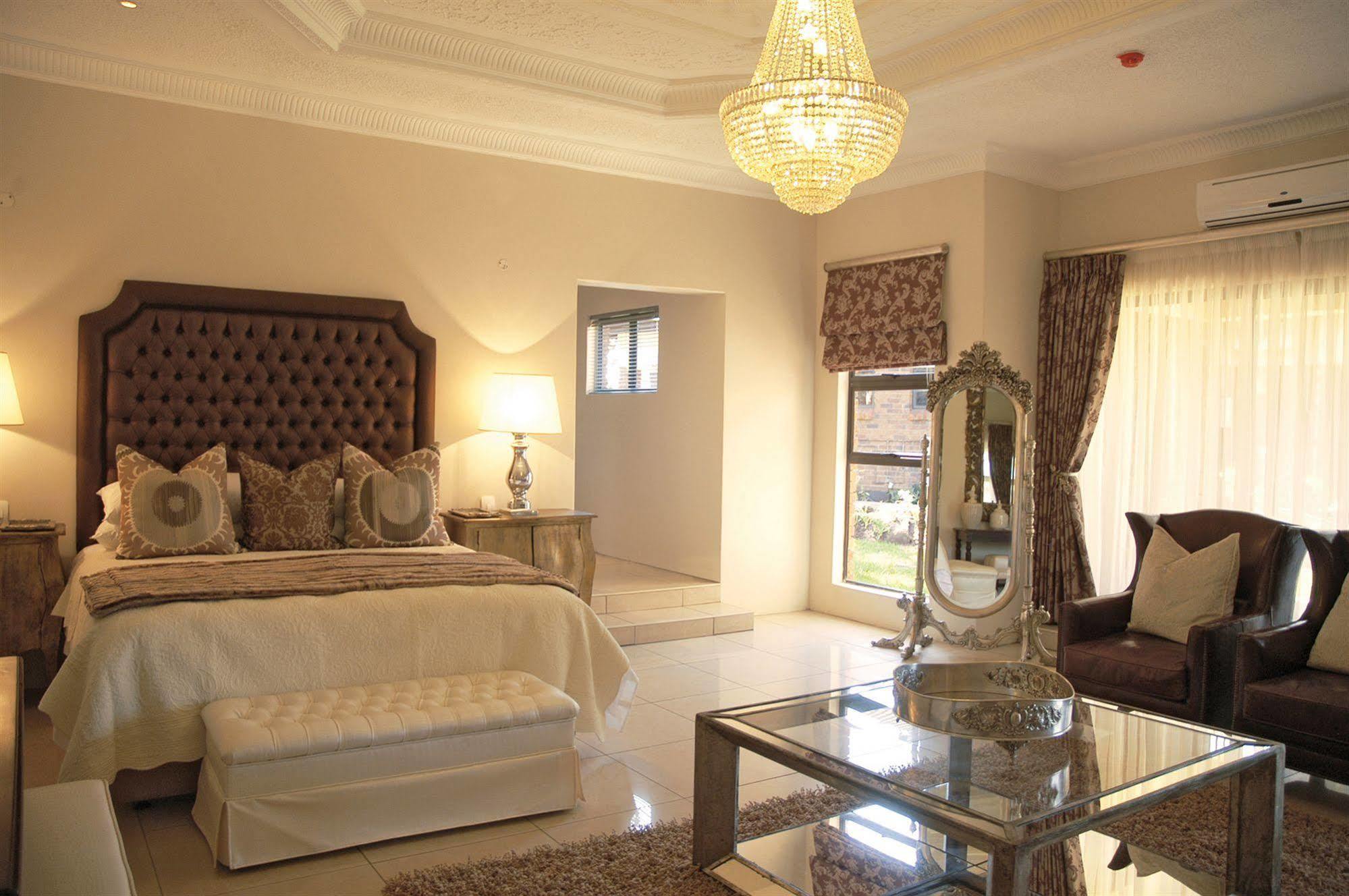 The Victoria Falls Deluxe Suites Exterior photo