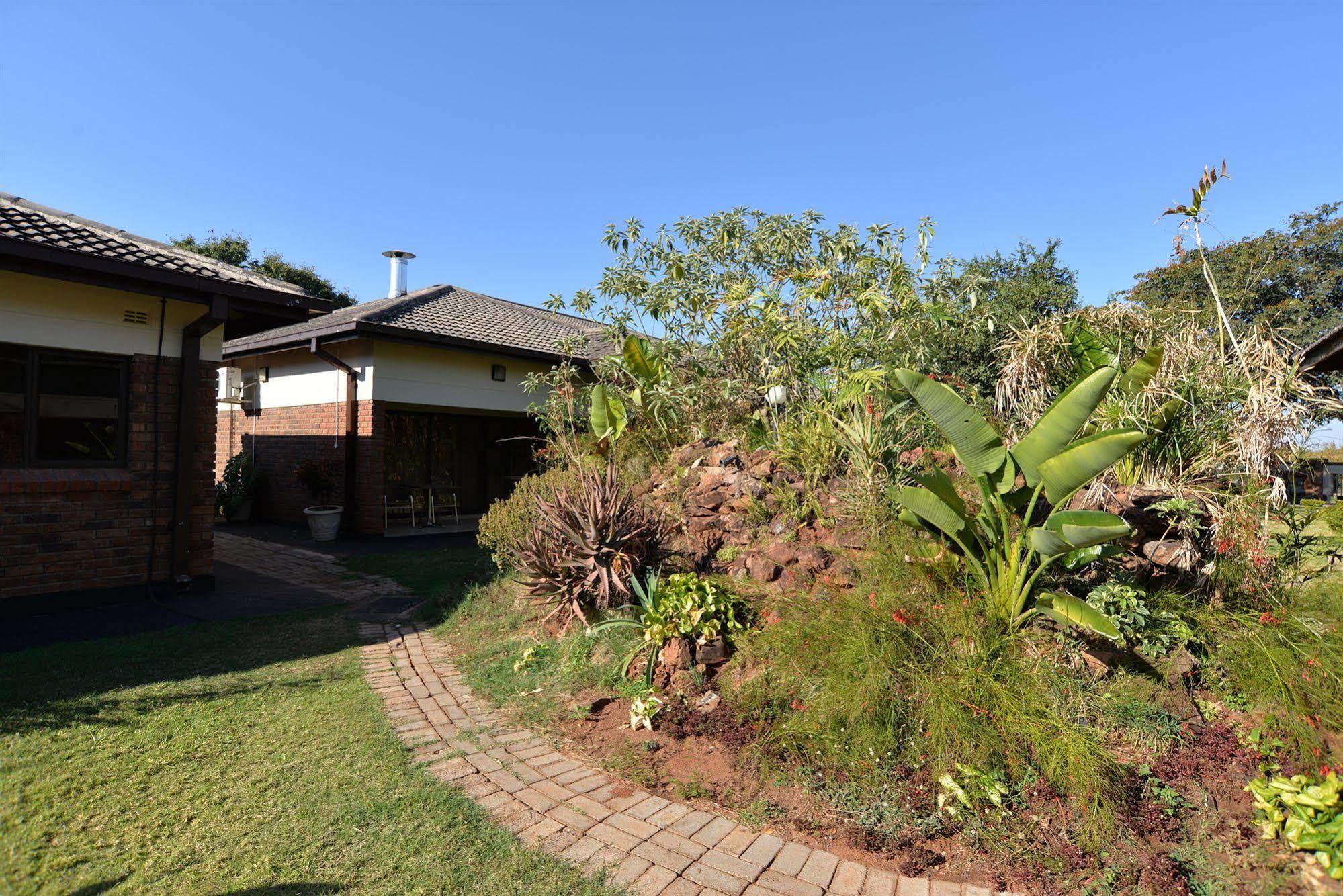 The Victoria Falls Deluxe Suites Exterior photo