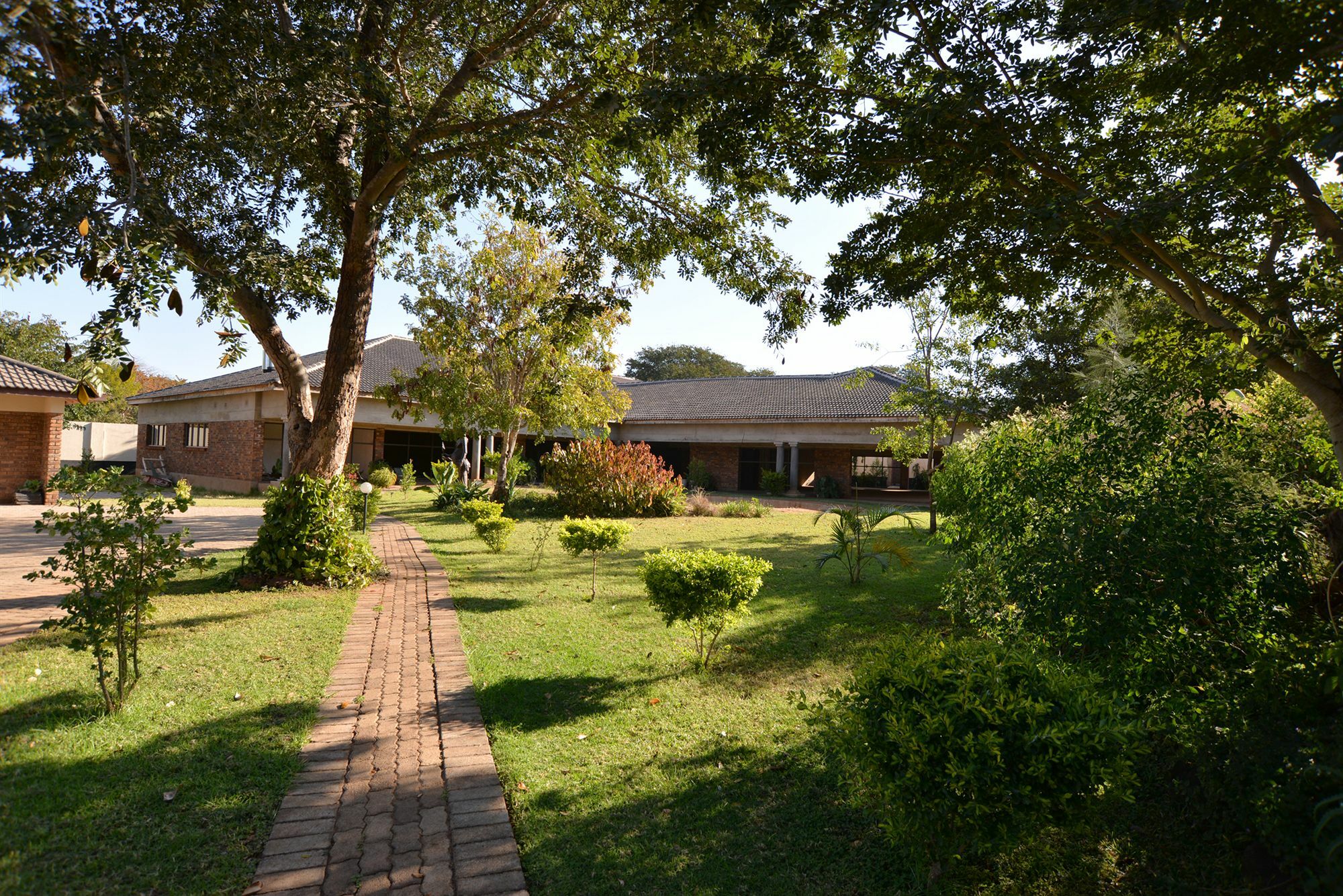 The Victoria Falls Deluxe Suites Exterior photo